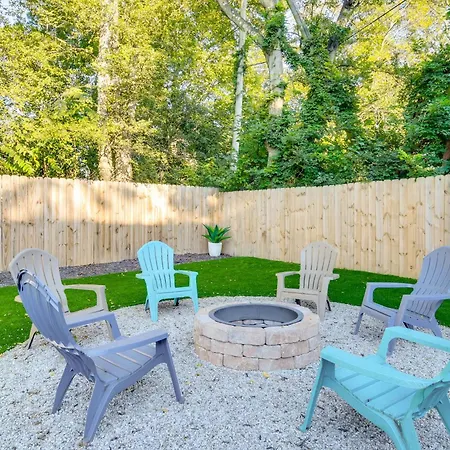 Greenville Escape With Deck And Fire Pit!